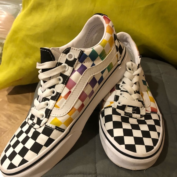 Size 7.5 women’s/6 men’s rainbow checkered Vans - Picture 1 of 3